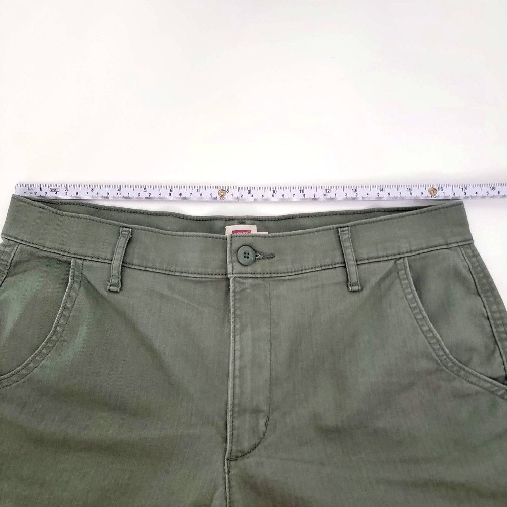 Levi's Olive Drab Textured Shorts Size 30 - Picture 6 of 8